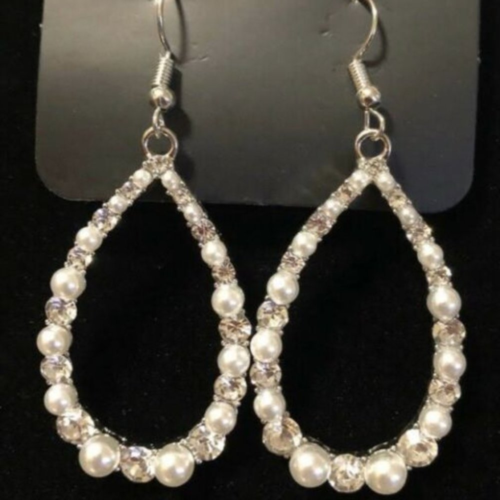 Gala Go- Getter White Earring
